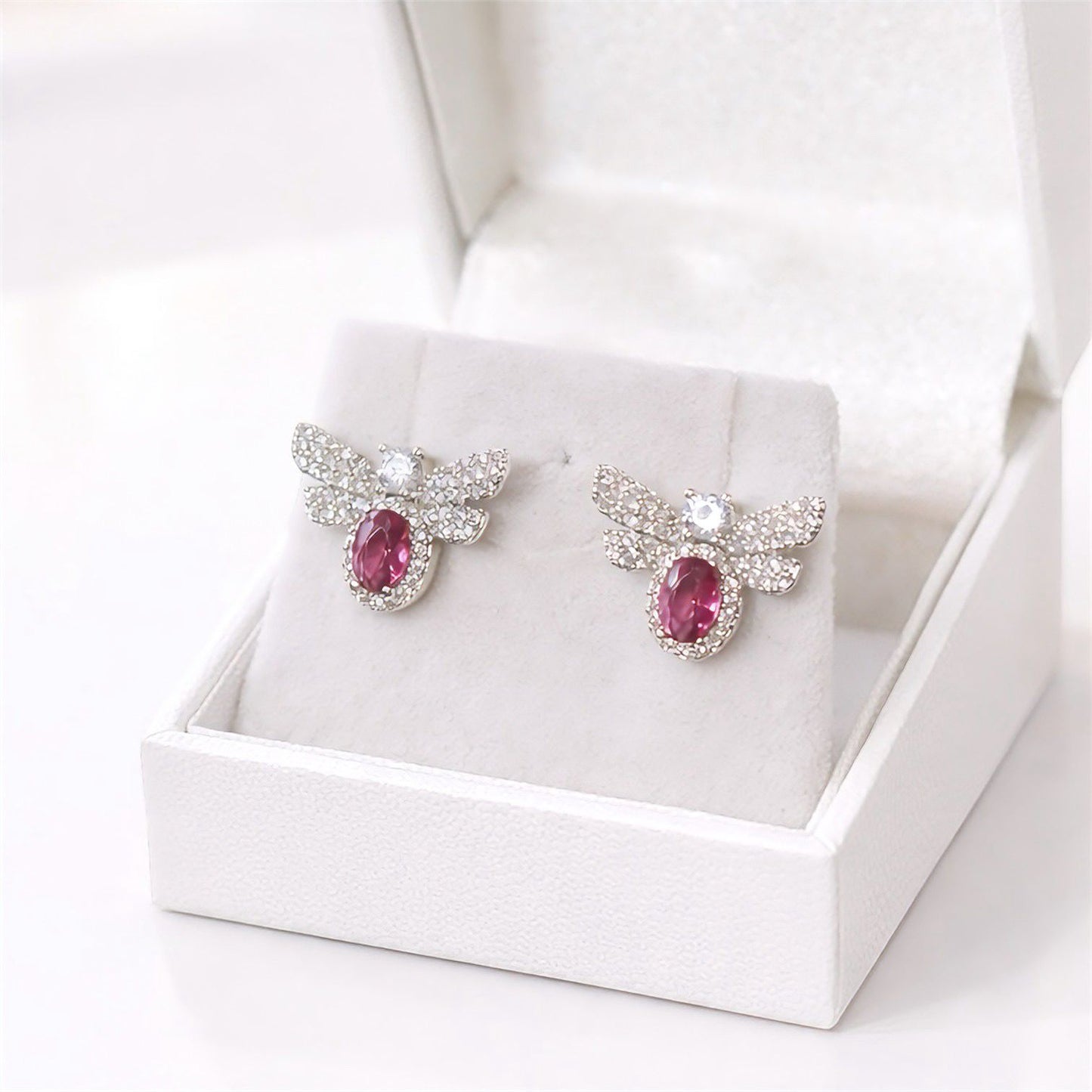 Brinco Abelha Cravejada Pink