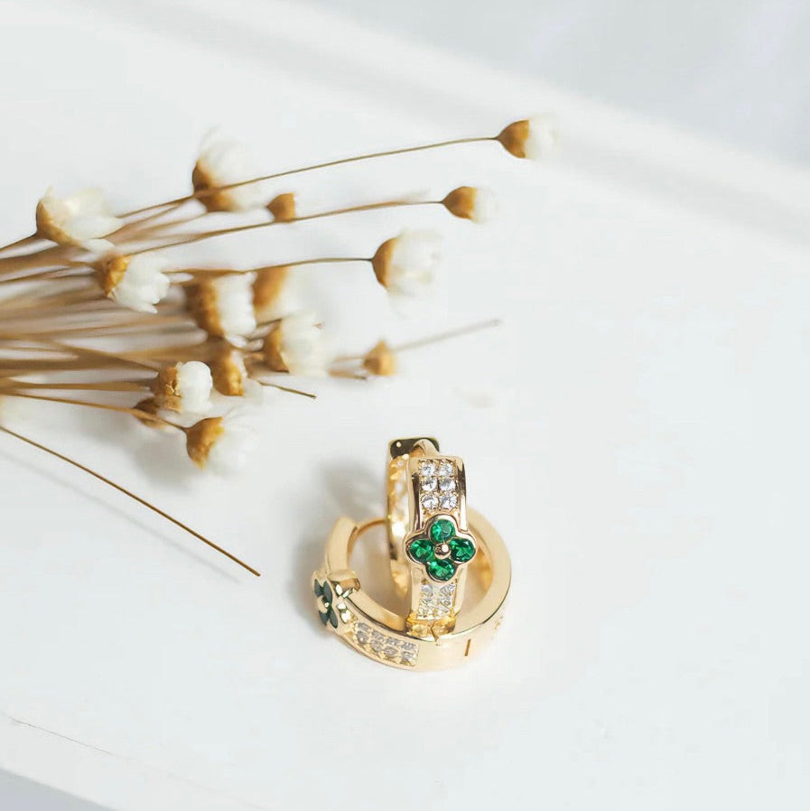 Brinco Argola Trevo Esmeralda com Micro Zircônia