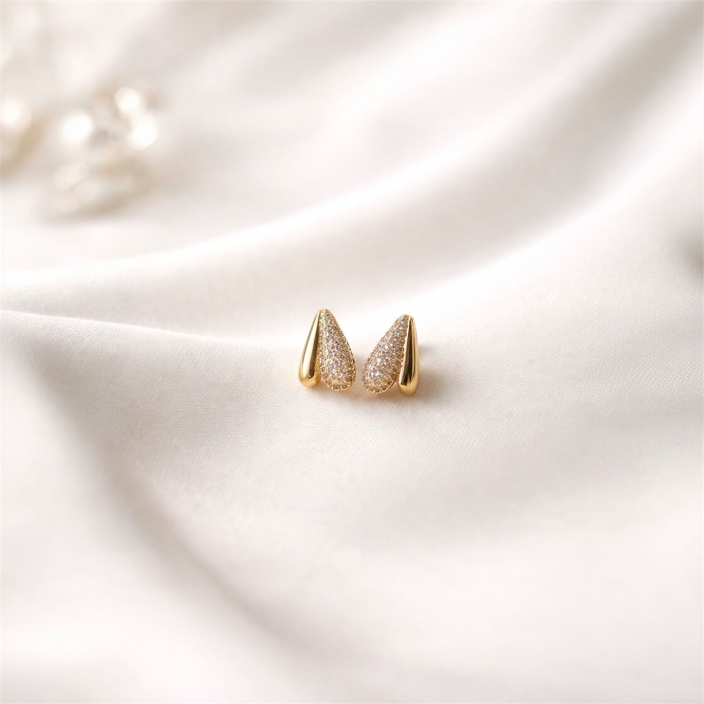 Brinco Coração Invertido Liso & Cravejado