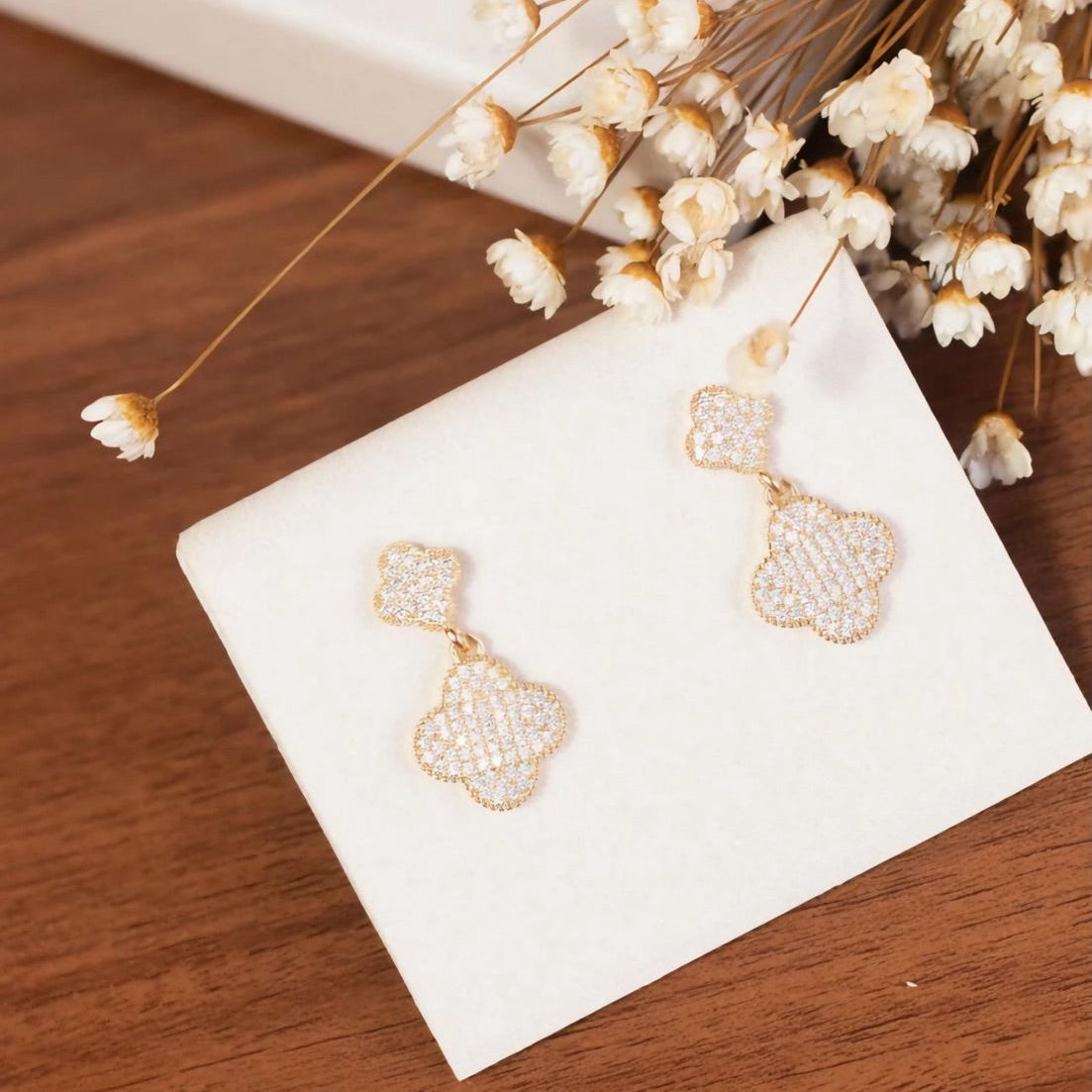 Brinco Trevo Cravejado Luxo