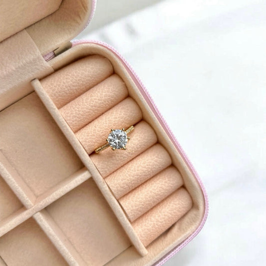 Anel Solitário Solenne