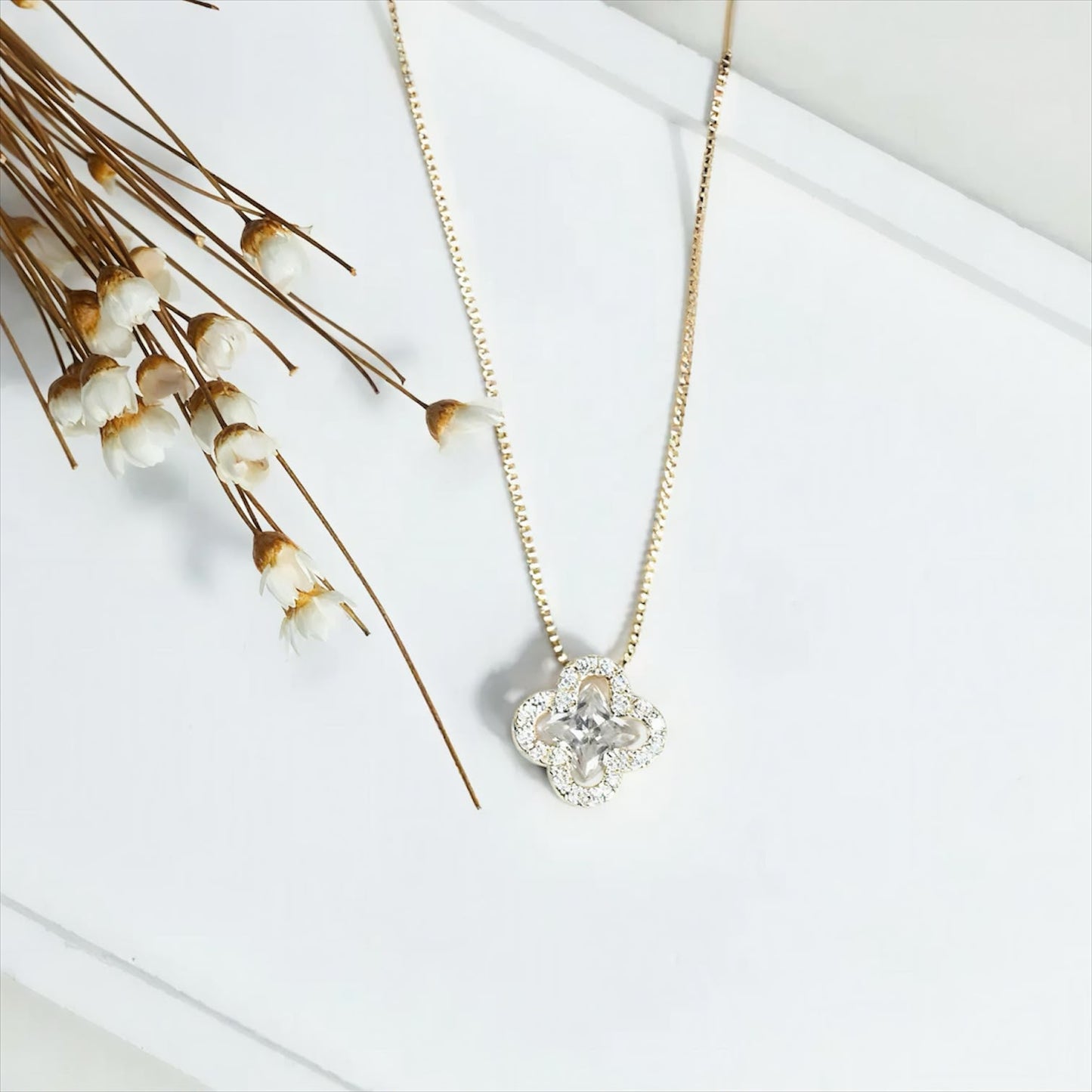 Colar Trevo com Zircônia Cristal