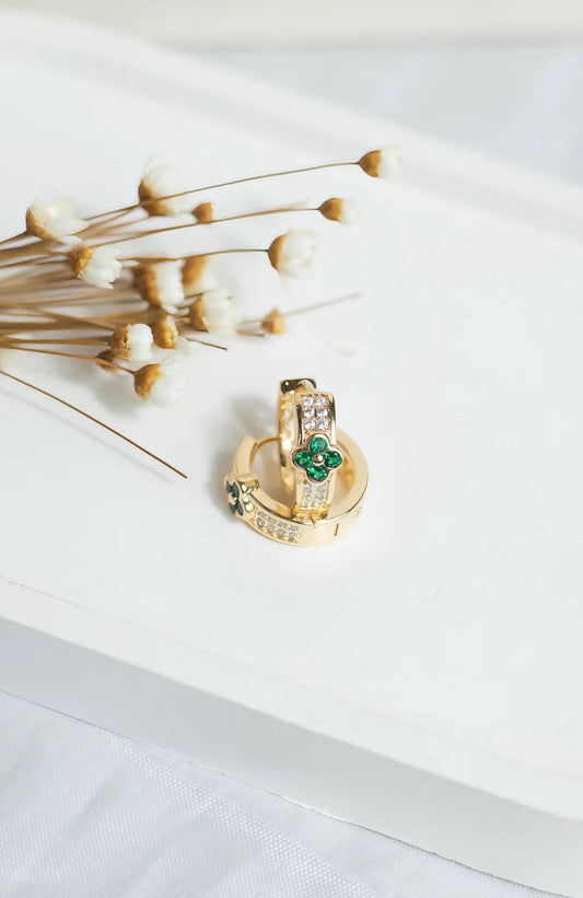 Brinco Argola Trevo Esmeralda com Micro Zircônia