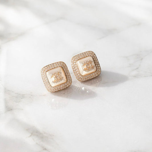 Brinco Madrepérola Cravejado Inspiração na Alta Joalheria