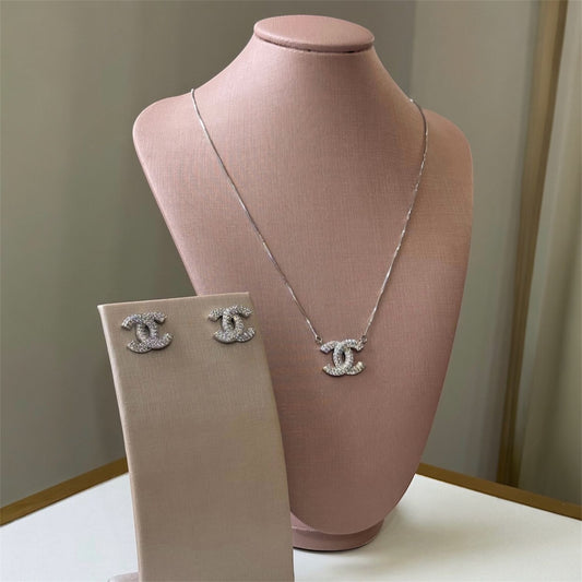 Conjunto Cravejado Inspiração na Alta Joalheria