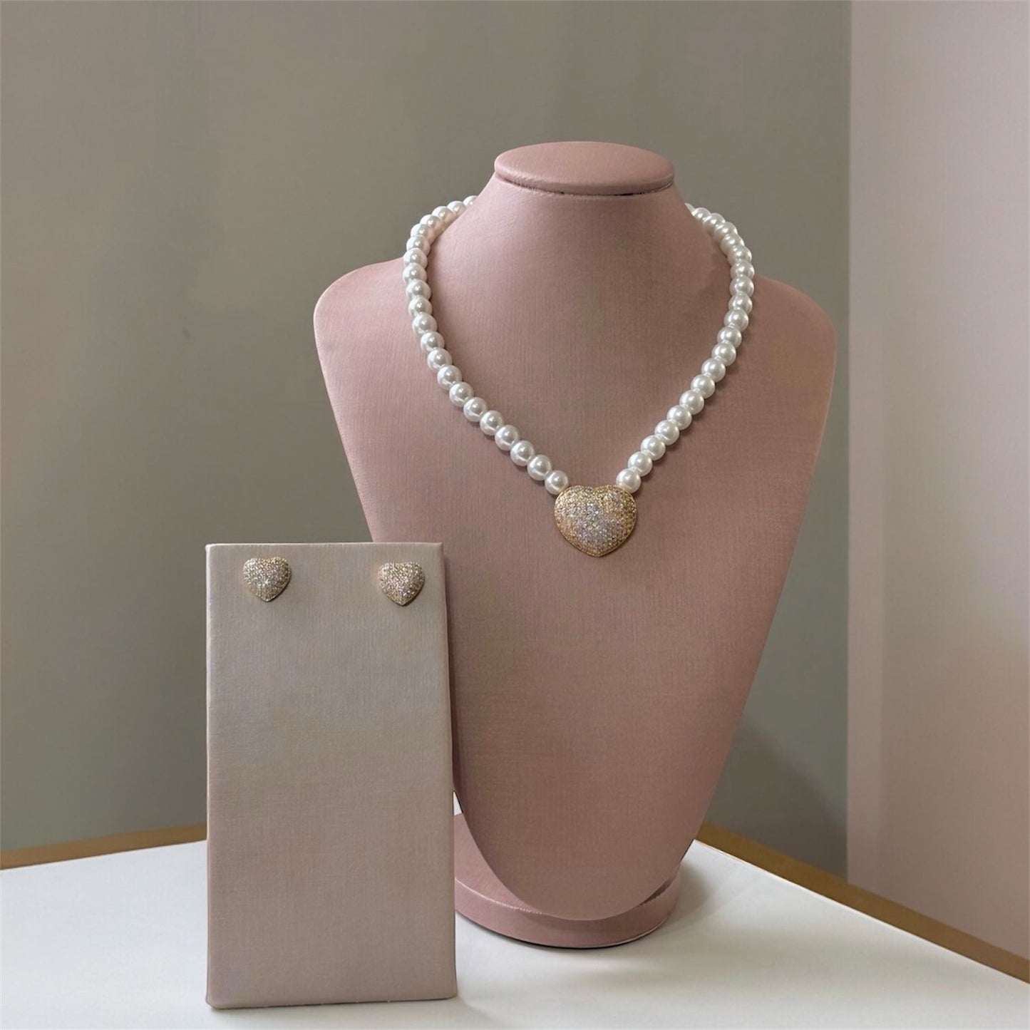 Conjunto Coração Cravejado com Pérolas