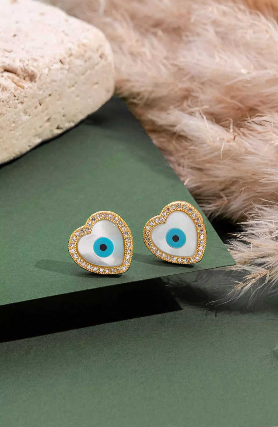 Brinco Coração Olho Grego Cravejado