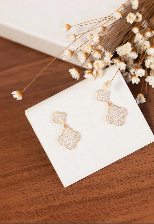 Brinco Trevo Cravejado Luxo