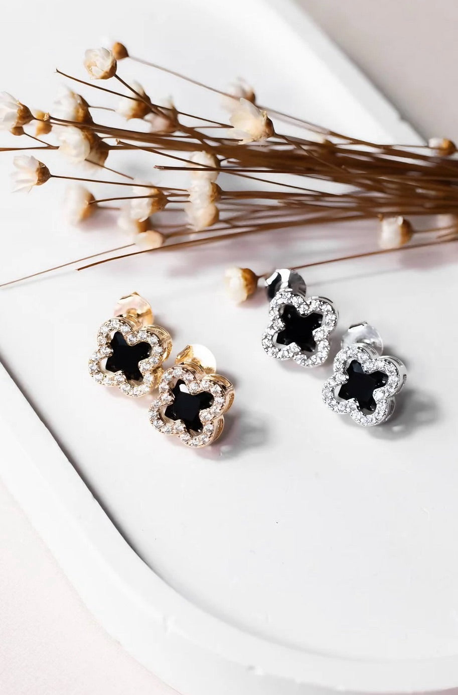 Brinco Trevo com Micro Zircônia